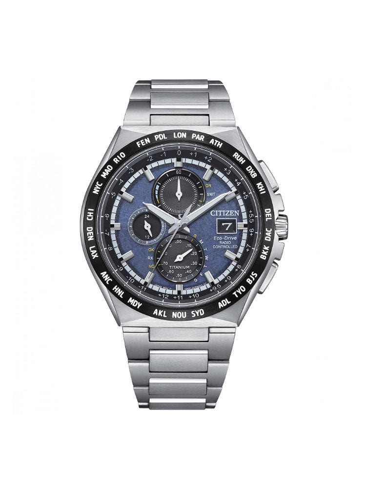 OROLOGIO UOMO AT8 IN SUPER TITANIO RADIOCONTROLLATO CON QUADRANTE BLU CITIZEN